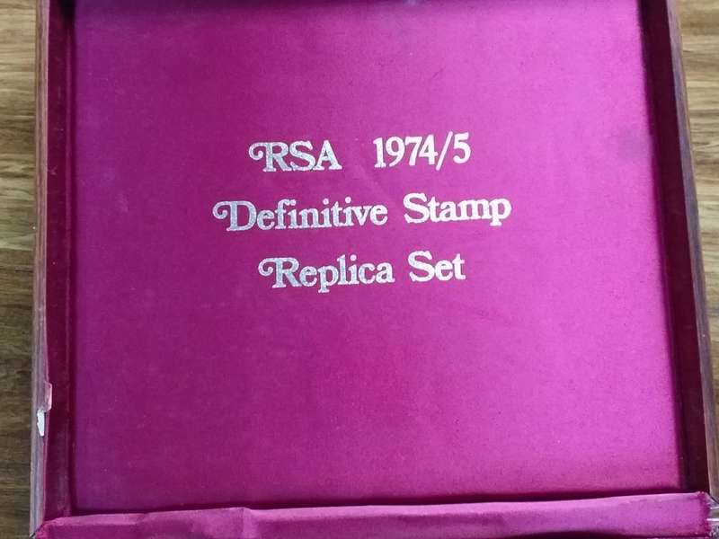 EMPTY BOX FOR RSA 1974/5 DEFINITIVE STAMP REPLICA SET - [One hinge broken]