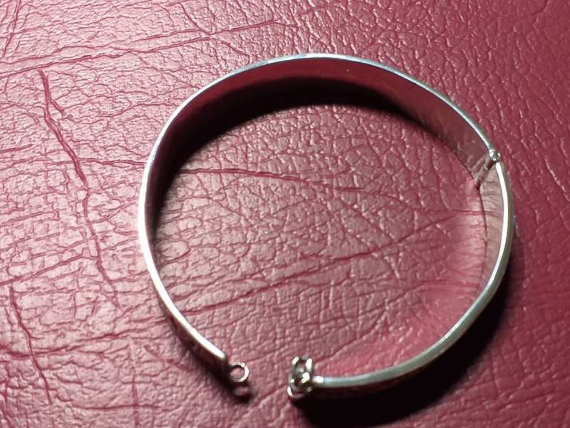 LOVELY GENUINE SOLID STERLING SILVER BANGLE IN VERY GOOD CONDITION [27 g]- (A relist of non payment)