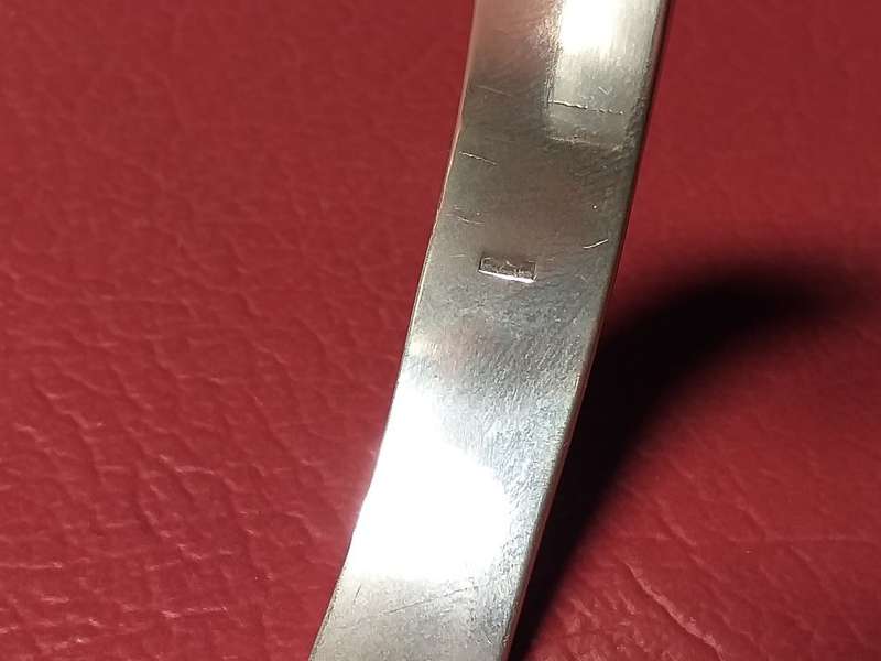 LOVELY GENUINE SOLID STERLING SILVER BANGLE IN VERY GOOD CONDITION [27 g]- (A relist of non payment)