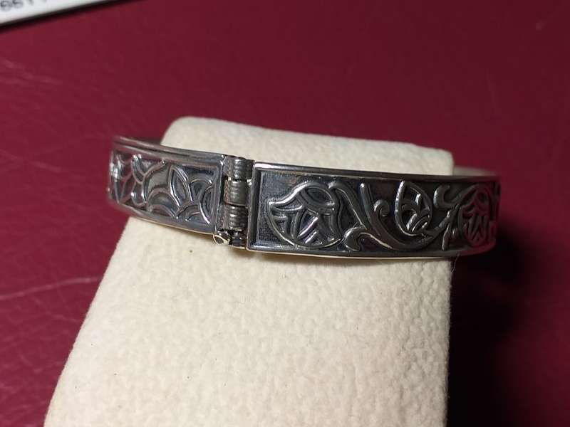 LOVELY GENUINE SOLID STERLING SILVER BANGLE IN VERY GOOD CONDITION [27 g]- (A relist of non payment)