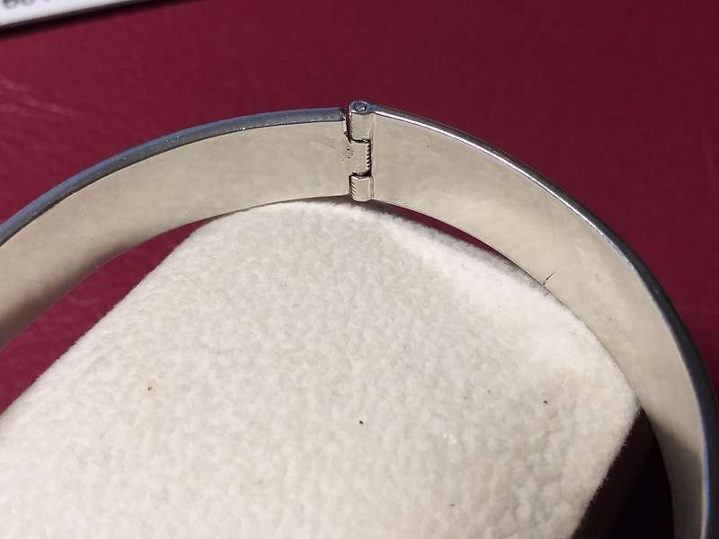 LOVELY GENUINE SOLID STERLING SILVER BANGLE IN VERY GOOD CONDITION [27 g]- (A relist of non payment)