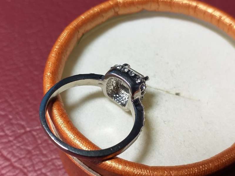 LOVELY GENUINE SOLID STERLING SILVER RING IN EXCELLENT CONDITION