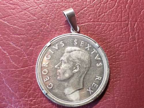 1952 SA UNION SILVER 5 SHILLINGS SET IN STERLING SILVER - [31,9 g]