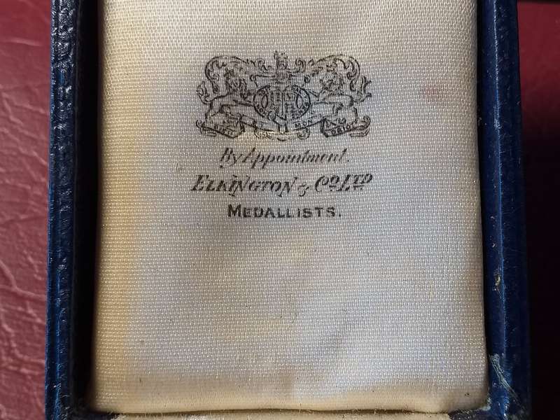 LOVELY STERLING SILVER MEDALL IN ORIGINAL BOX - [10,2 g]