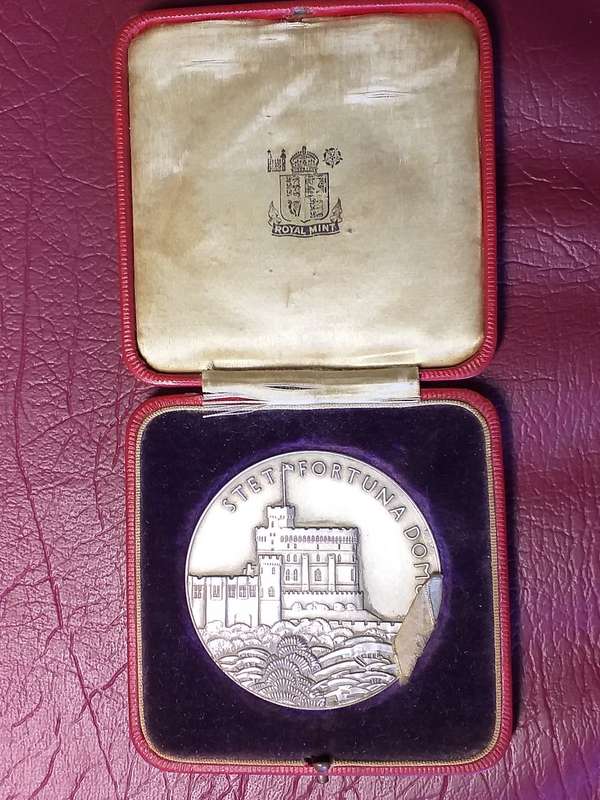 OFFICIAL 1910 - 1935 LARGE STERLING SILVER JUBILEE MEDAL in original box. - RARE