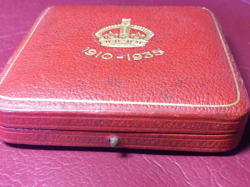 OFFICIAL 1910 - 1935 LARGE STERLING SILVER JUBILEE MEDAL in original box. - RARE
