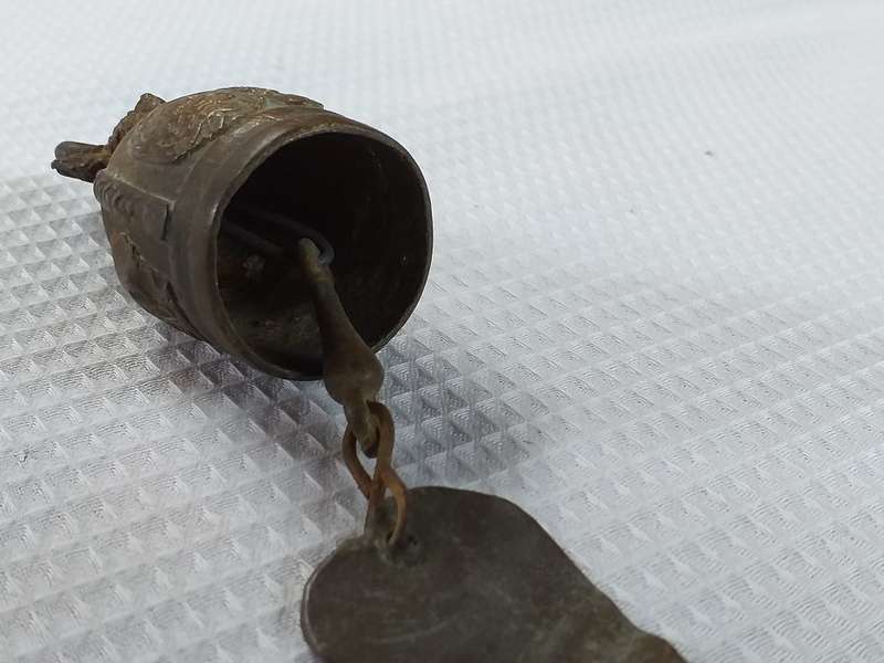 SMALL VINTAGE BRASS HANGING BELL - [L = 70 mm]