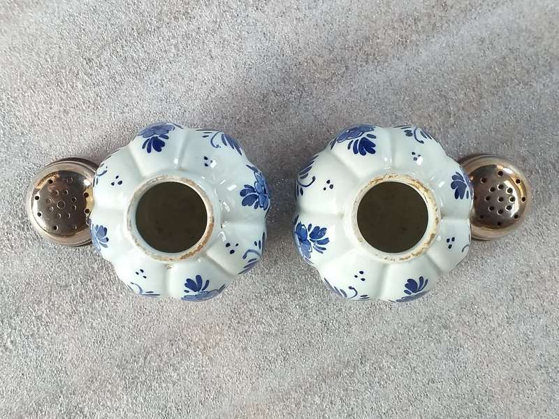 LOVELY VINTAGE DELFT SALT AND PEPPER POT - [H = 60 mm]  - [LIDS NEED NEW RUBBERS]