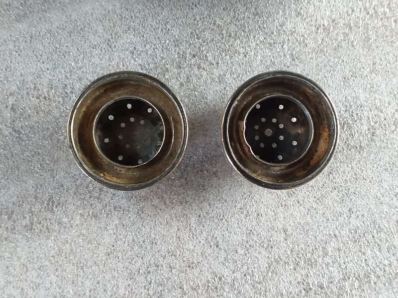 LOVELY VINTAGE DELFT SALT AND PEPPER POT - [H = 60 mm]  - [LIDS NEED NEW RUBBERS]