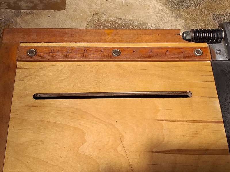 VINTAGE GOVERNMENT GUILLOTINE CUTTER IN VERY GOOD WORKING ORDER - [Shipping R110]