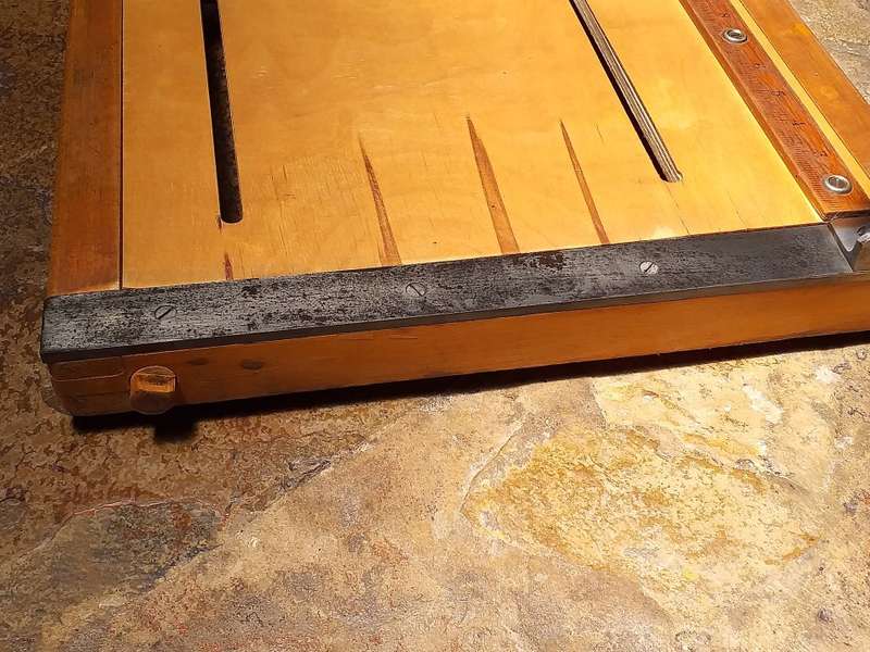 VINTAGE GOVERNMENT GUILLOTINE CUTTER IN VERY GOOD WORKING ORDER - [Shipping R110]