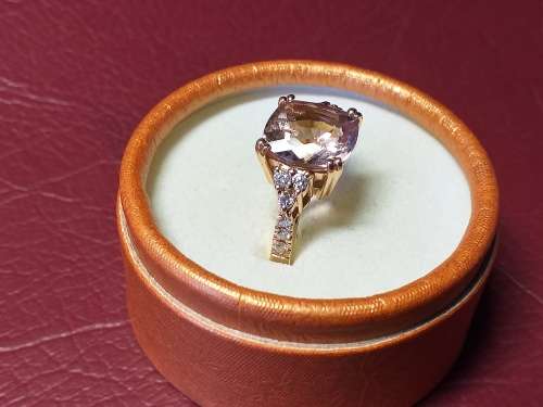 LOVELY GENUINE SOLID 18 ct ROSE GOLD RING WITH MORGANITE AND DIAMONDS WITH VALUATION CERTIFICATE