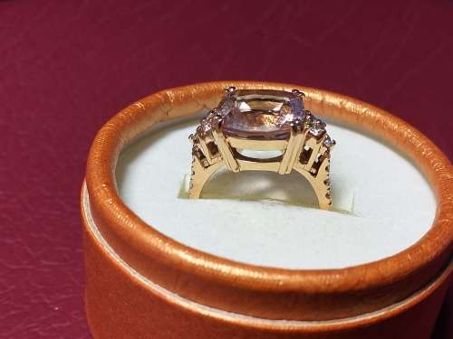 LOVELY GENUINE SOLID 18 ct ROSE GOLD RING WITH MORGANITE AND DIAMONDS WITH VALUATION CERTIFICATE