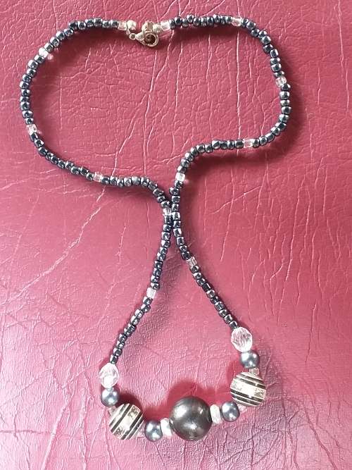 LOVELY NECKLACE IN VERY GOOD CONDITION - [51 cm]