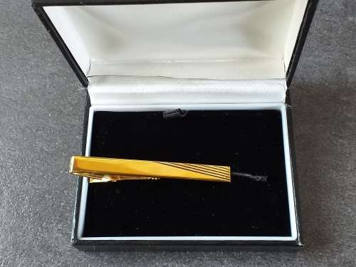 LOVELY TIE CLIP IN EXCELLENT CONDITION