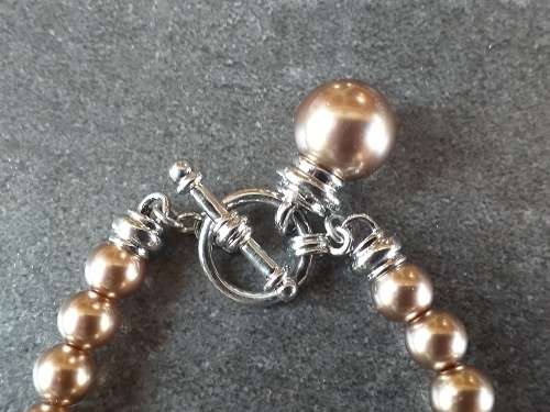 LOVELY NECKLACE AND BRACELET SET IN PRISTINE CONDITION