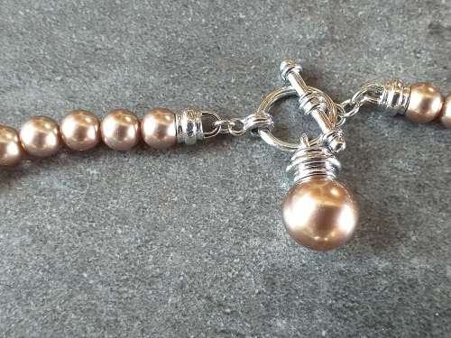 LOVELY NECKLACE AND BRACELET SET IN PRISTINE CONDITION