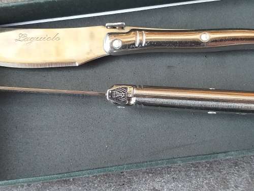 LAGUIOLE BUTTER/CHEESE KNIVE SET IN PERFECT CONDITION