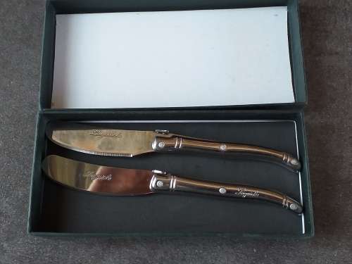 LAGUIOLE BUTTER/CHEESE KNIVE SET IN PERFECT CONDITION