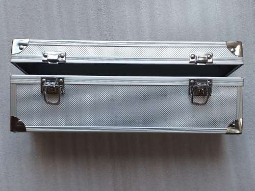 ALUMINIUM BOX THAT HOLDS 20 GRADED COINS  - NEW SEALED IN BOX - [30 x 8 x 11,5 cm]