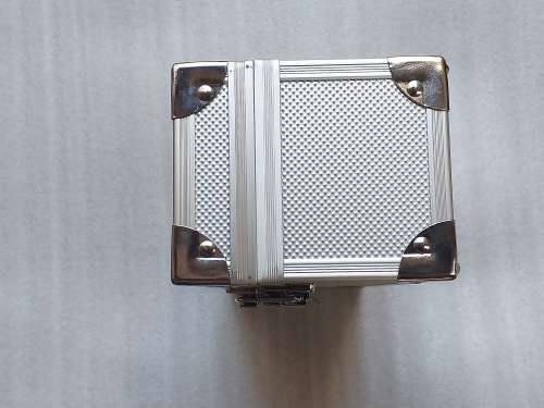 ALUMINIUM BOX THAT HOLDS 20 GRADED COINS  - NEW SEALED IN BOX - [30 x 8 x 11,5 cm]