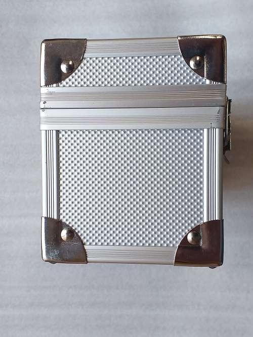 ALUMINIUM BOX THAT HOLDS 20 GRADED COINS  - NEW SEALED IN BOX - [30 x 8 x 11,5 cm]