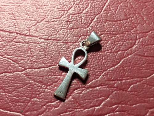 LOVELY GENUINE SOLID STERLING SILVER CROSS PENDANT IN VERY GOOD CONDITION