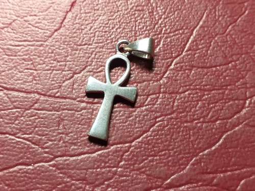 LOVELY GENUINE SOLID STERLING SILVER CROSS PENDANT IN VERY GOOD CONDITION