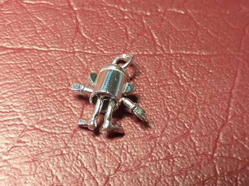 LOVELY GENUINE SOLID STERLING SILVER CHARM WITH MOVING LIMBS - [L 14 mm]