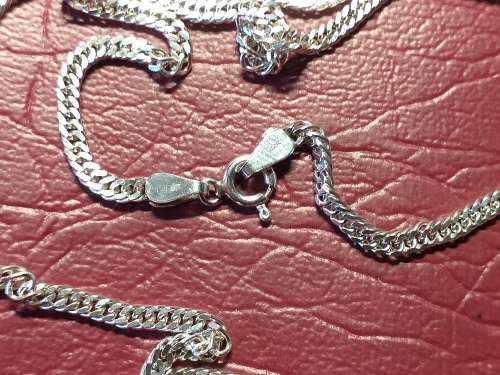 LOVELY GENUINE SOLID STERLING SILVER NECKLACE IN VERY GOOD CONDITION - [9 g]