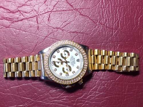LOVELY COSTUME AUTOMATIC WATCH IN GOOD WORKING CONDITION - Needs a knob and strap some TLC