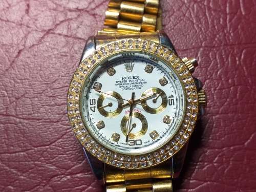 LOVELY COSTUME AUTOMATIC WATCH IN GOOD WORKING CONDITION - Needs a knob and strap some TLC