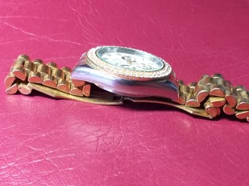 LOVELY COSTUME AUTOMATIC WATCH IN GOOD WORKING CONDITION - Needs a knob and strap some TLC