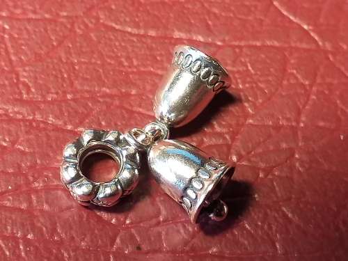 LOVELY GENUINE SOLID STERLING SILVER PANDORA CHARM IN EXCELLENT CONDITION - [3,9 g]
