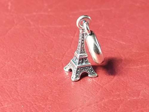 LOVELY GENUINE SOLID STERLING SILVER PANDORA CHARM IN EXCELLENT CONDITION - EIFFEL TOWER - [3 g]