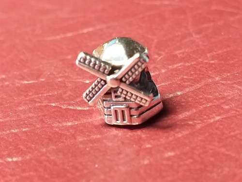 LOVELY GENUINE SOLID STERLING SILVER PANDORA CHARM IN EXCELLENT CONDITION - [3 g]