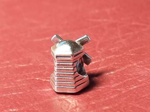 LOVELY GENUINE SOLID STERLING SILVER PANDORA CHARM IN EXCELLENT CONDITION - [3 g]