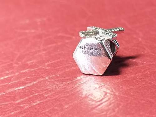 LOVELY GENUINE SOLID STERLING SILVER PANDORA CHARM IN EXCELLENT CONDITION - [3 g]