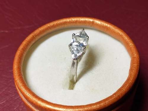 LOVELY GENUINE SOLID STERLING SILVER RING IN EXCELLENT CONDITION