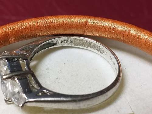 LOVELY GENUINE SOLID STERLING SILVER RING IN EXCELLENT CONDITION