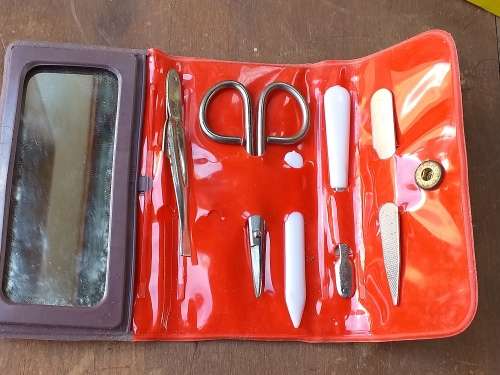 VINTAGE MANICURE MIRROR SET IN ORIGINAL BOX IN VERY GOOD CONDITION
