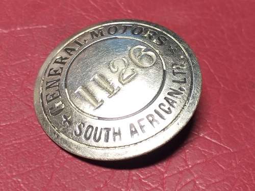 VINTAGE GENERAL MOTORS - SOUTH ARICAN LTD - BADGE - 1126 - [Diameter 38 mm]