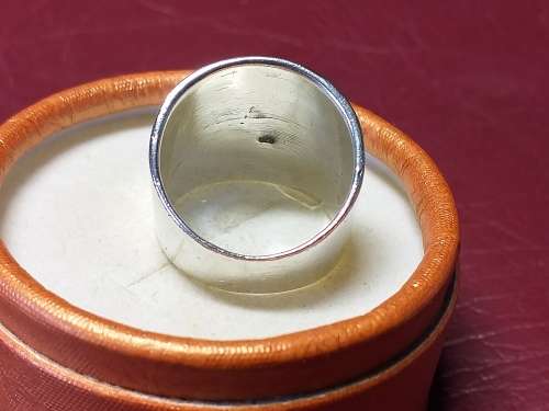 LOVELY GENUINE SOLID STERLING SILVER RING IN VERY GOOD CONDITION - [8 gram]