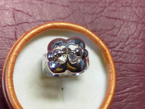 LOVELY GENUINE SOLID STERLING SILVER RING IN VERY GOOD CONDITION - [8 gram]