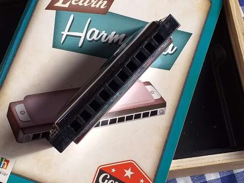 GENUINE QUALITY HARMONICA IN ORIGINAL BOX - EXCELLENT CONDITION