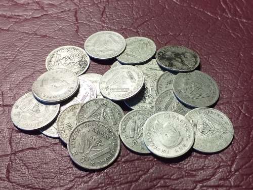 A LOT OF 23 SA UNION SILVER [.80] x 30 GRAM SCRAP 3 PENCES - [Bid per gram to take all.]
