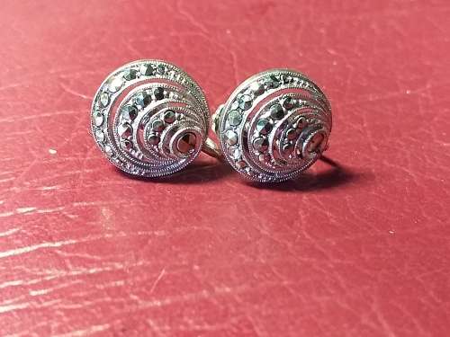 LOVELY GENUINE SOLID STERLING SILVER VINTAGE EARRINGS WITH MARCASITE - TWO STONES MISSING - 7,7 gram