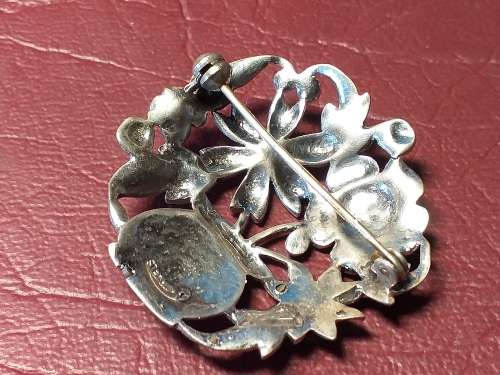 LOVELY VINTAGE GENUINE STERLING SILVER BROOCH WITH MARCASITE IN EXCELLENT CONDITION [10 g]