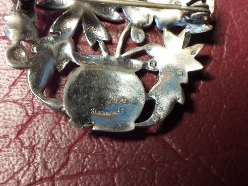 LOVELY VINTAGE GENUINE STERLING SILVER BROOCH WITH MARCASITE IN EXCELLENT CONDITION [10 g]