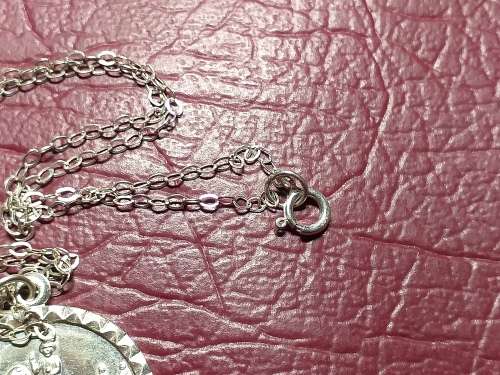 LOVELY GENUINE SOLID STERLING SILVER NECKLACE WITH ST CHRISTOPHER PENDANT IN VERY GOOD CONDITION